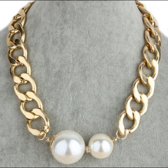 Jewelry - Faux Pearl Bauble Choker Curb Link Necklace